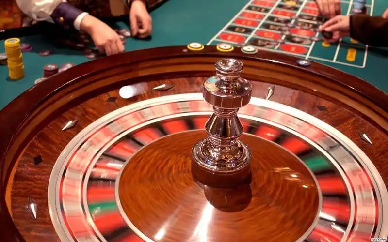 Tampilan antarmuka Live Casino dengan interaksi dealer asli yang profesional